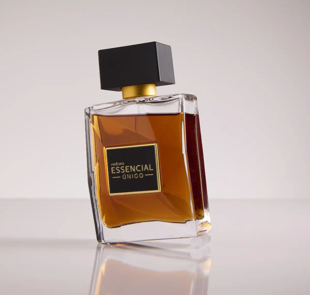 Natura Essencial Único masculine perfume spray, 90ml bottle with sleek design and elegant label.