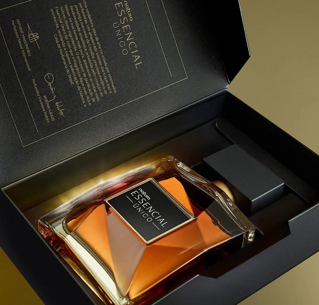 Natura Essencial Único masculine perfume spray in 90ml bottle with sleek packaging and silver accents.