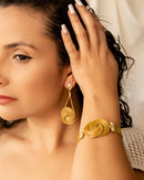 Conjunto Brinco + Pulseira Infinito Capim Dourado Artesanal