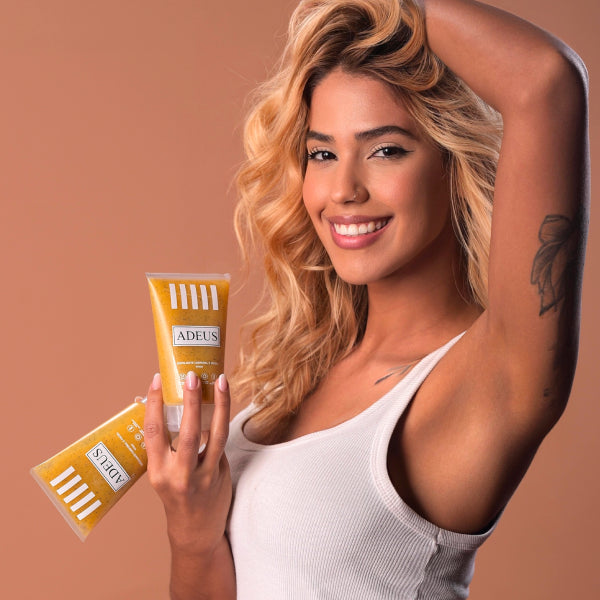 Adeus Banana Glow Duo with dark spot corrector cream and radiance renewal scrub, featuring a banana-themed skincare set.