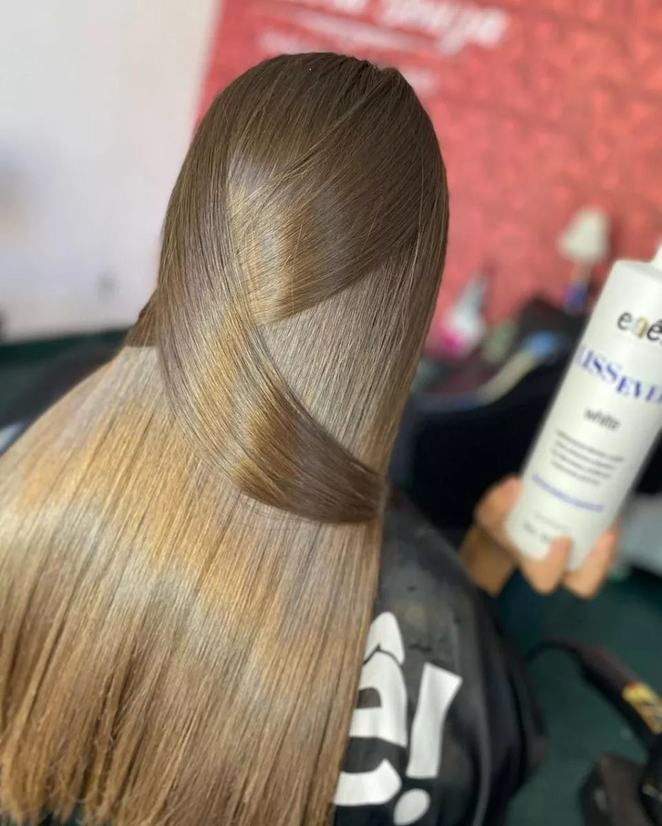 Eaê! Liss Ever White formaldehyde-free organic hair smoothing treatment in a 1000ml bottle, used for professional hair care.