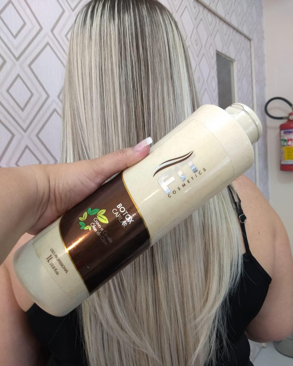 FIT COSMETICS BTX Capillary Carnation and Cinnamon hair care treatment in a 1000ml bottle, designed for nourishing and strengthening hair.