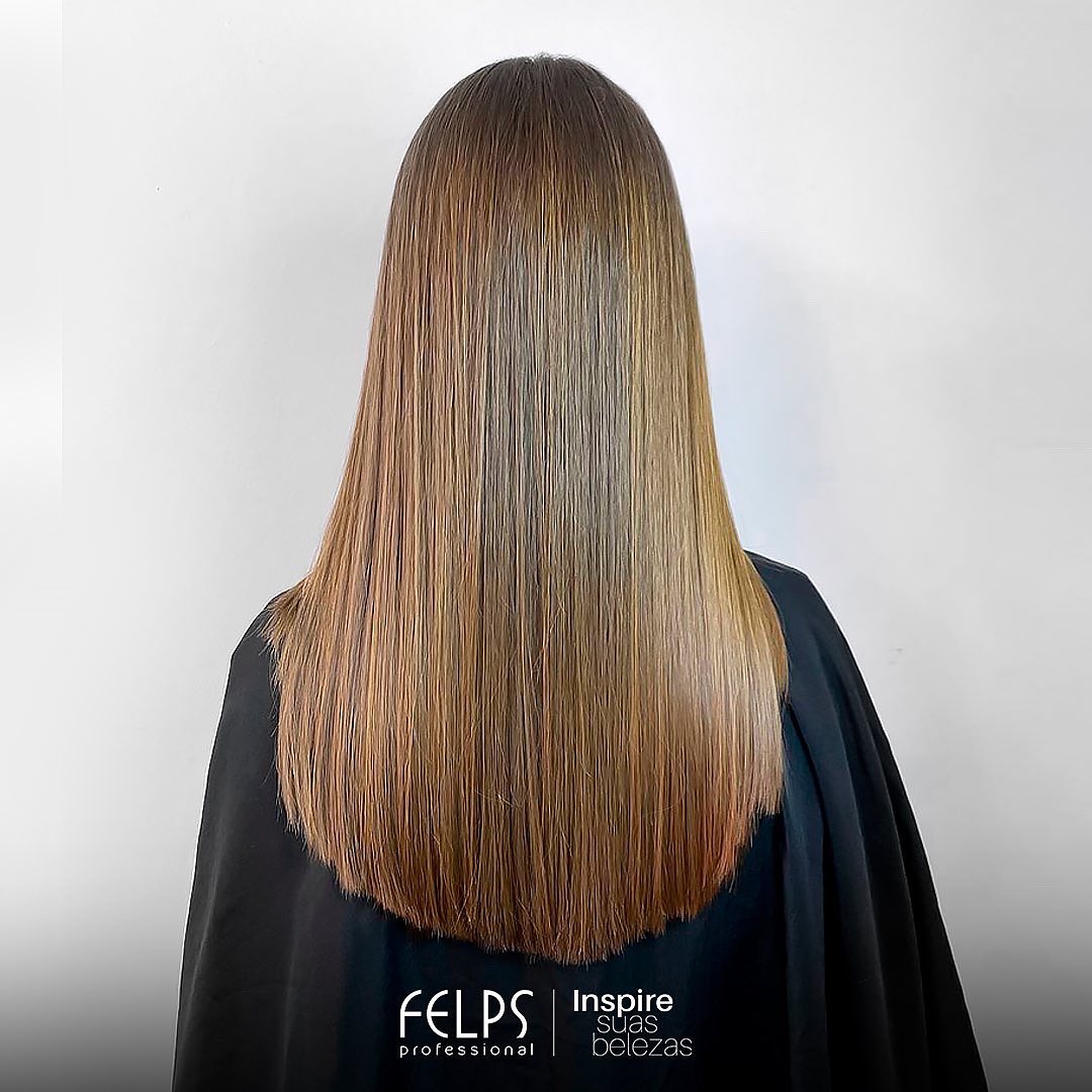 FELPS Omega Zero Nanoplastia Resistance Brazilian keratin hair treatment in 500ml bottle with a brush for hair care.